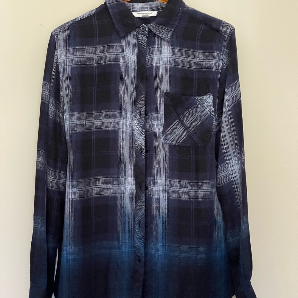 Botton down shirt in small